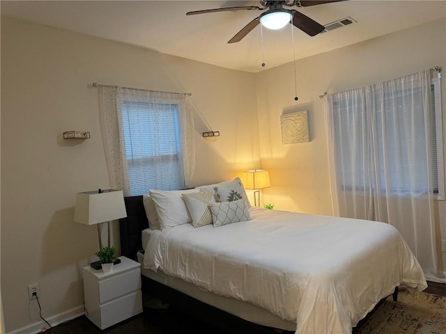 bedroom with ceiling fan