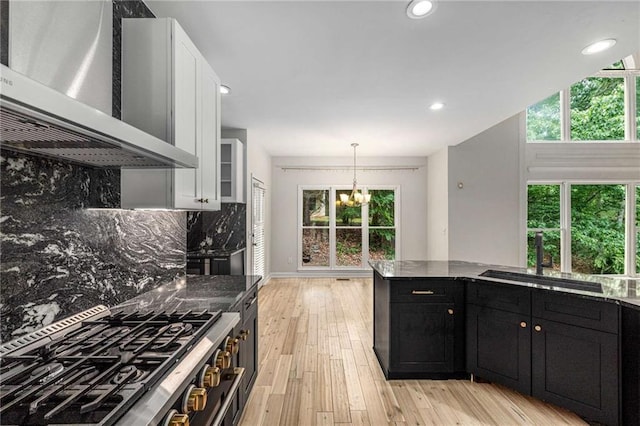 600 Oakmont Hl, Duluth, GA 30097 - kitchen featuring ventilation hood, dark cabinets, a chandelier, dark stone counters, and recessed lighting