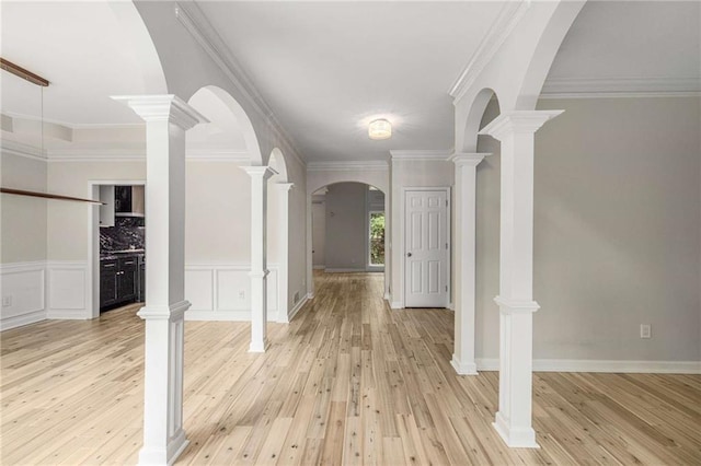 600 Oakmont Hl, Duluth, GA 30097 - foyer featuring light wood-style floors, crown molding, and arched walkways