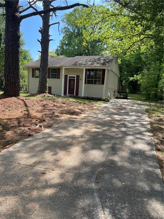 6399 Boca Grande Blvd, Forest Park, GA 30297 - view of front of house featuring driveway