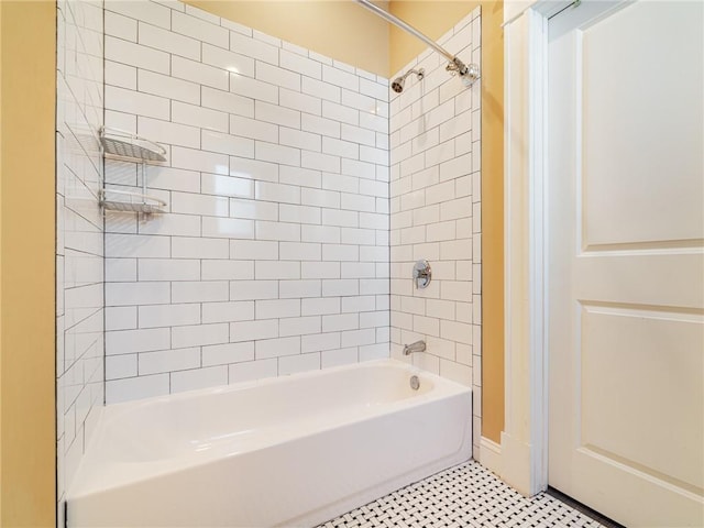 689 Berne St SE, Atlanta, GA 30312 - bathroom featuring shower / bath combination