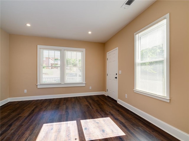 689 Berne St SE, Atlanta, GA 30312 - foyer entrance featuring dark wood-style flooring and recessed lighting