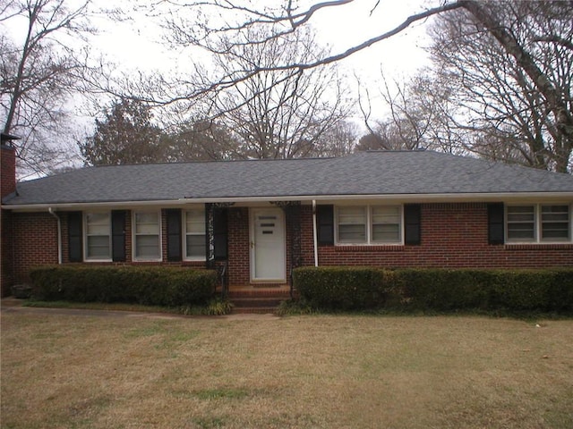 single story home with a front yard