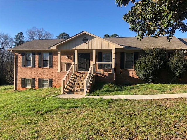 view of front of property featuring covered porch and a front yard