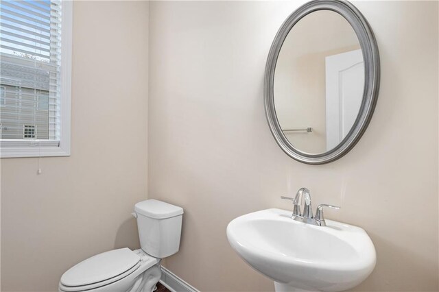 bathroom featuring toilet and sink