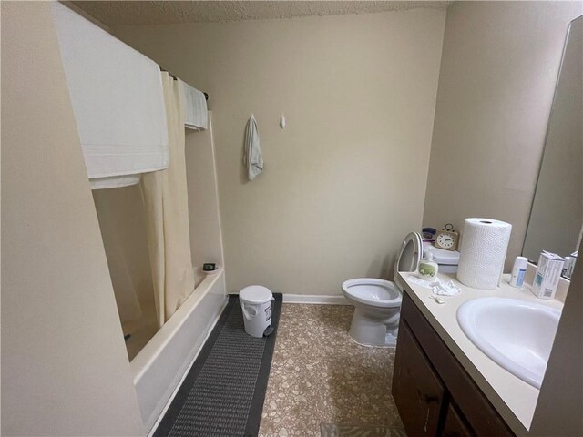 full bathroom featuring tile floors, shower / tub combo with curtain, toilet, and large vanity