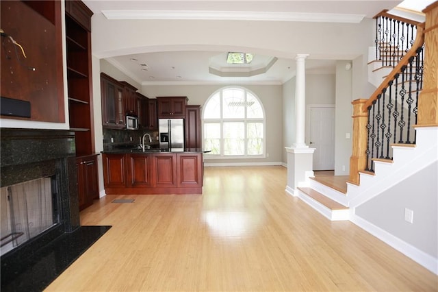 3541 Roswell Rd NE Unit 20, Atlanta, GA 30305 - kitchen featuring stainless steel appliances, light wood finished floors, dark countertops, a sink, and ornamental molding