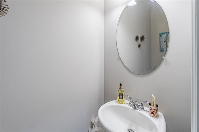 bathroom featuring sink