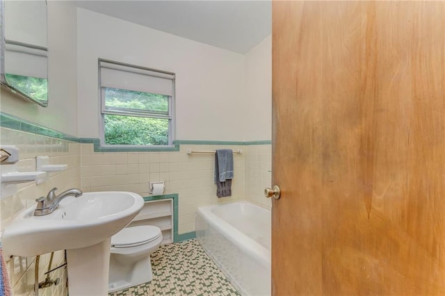 103 White Cir, Rockmart, GA 30153 - full bath with toilet, a bath, a wainscoted wall, and tile walls