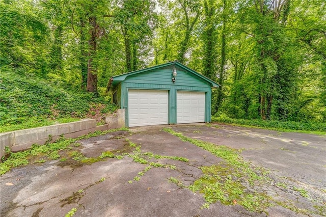 103 White Cir, Rockmart, GA 30153 - detached garage with a forest view