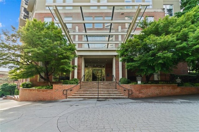 2626 Peachtree Rd NW Unit 606, Atlanta, GA 30305 - view of building exterior with stairway