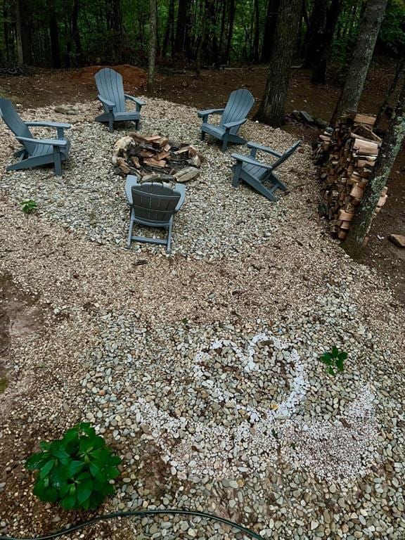 view of yard featuring an outdoor fire pit