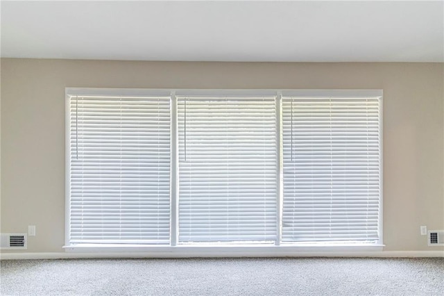 738 Laverne Dr NW, Atlanta, GA 30318 - room details featuring visible vents and carpet floors