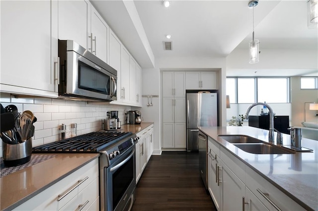 1100 Howell Mill Rd NW Unit 708, Atlanta, GA 30318 - kitchen featuring stainless steel appliances, tasteful backsplash, dark wood-style floors, decorative light fixtures, and recessed lighting