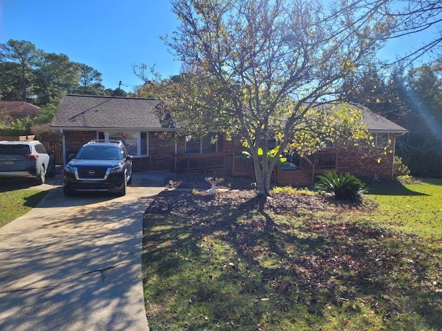 single story home featuring a front yard