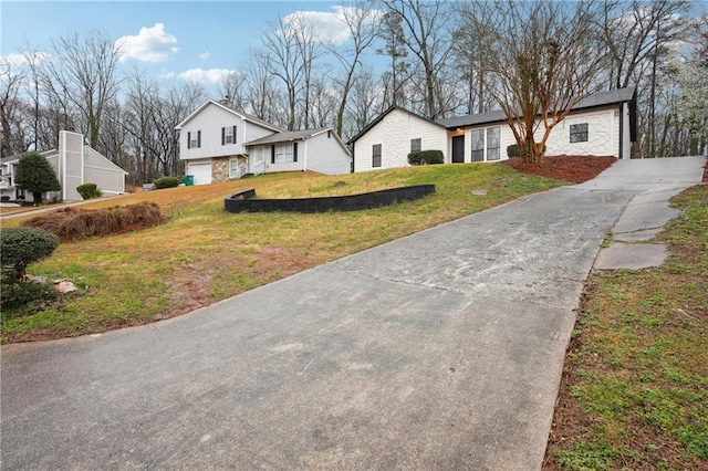 view of front of property with a front lawn