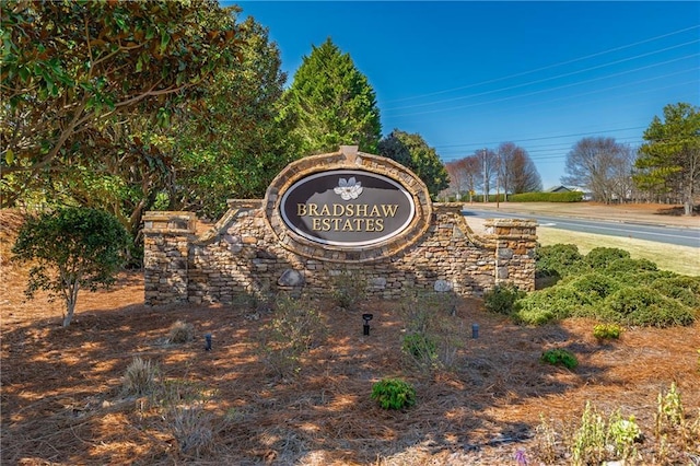 view of community / neighborhood sign