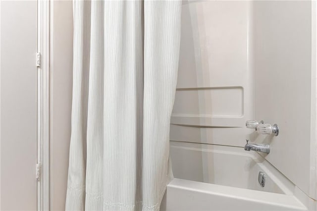 215 Cobblestone Trl, Avondale Estates, GA 30002 - bathroom featuring shower / tub combo with curtain