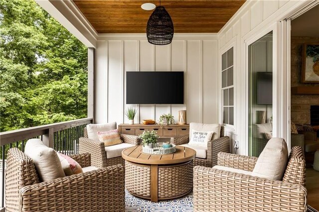 balcony featuring outdoor lounge area