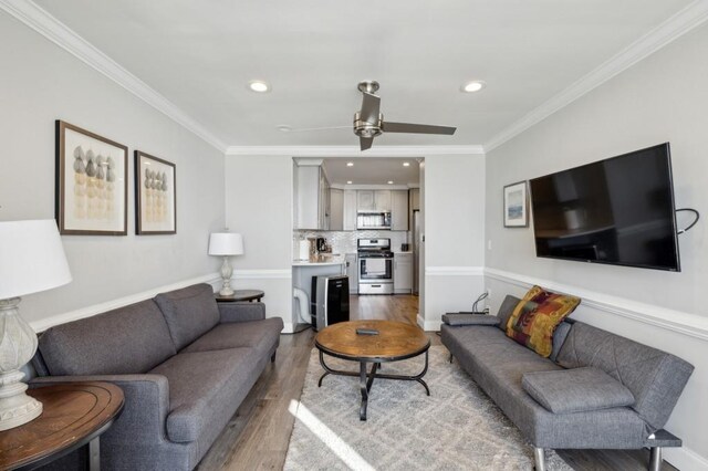 215 Piedmont Ave NE Unit 2103, Atlanta, GA 30308 - living area featuring a ceiling fan, recessed lighting, crown molding, and light wood finished floors