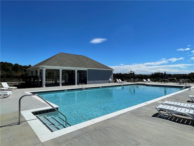 231 Malbone St SW, Cartersville, GA 30120 - community pool with a patio area and fence