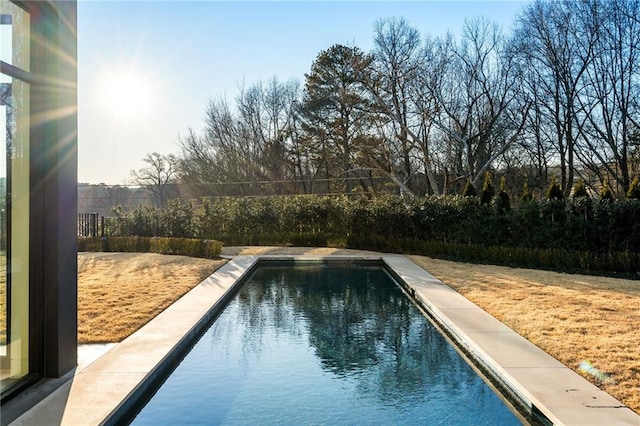 view of swimming pool