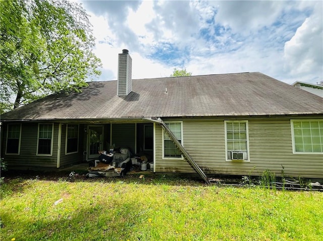 1528 Buckingham Pl, Stockbridge, GA 30281 - back of property featuring a lawn and a chimney