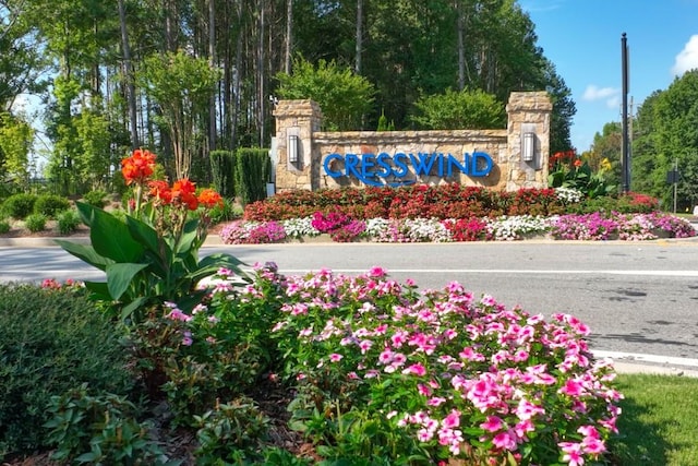 view of community / neighborhood sign