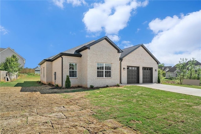 view of front of home featuring a garage and a front yard