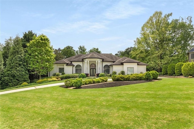 view of front of house with a front lawn