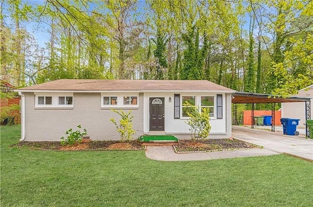 view of front facade with a carport and a front yard