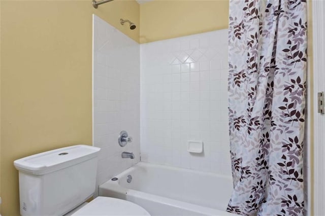 bathroom featuring toilet and shower / tub combo with curtain