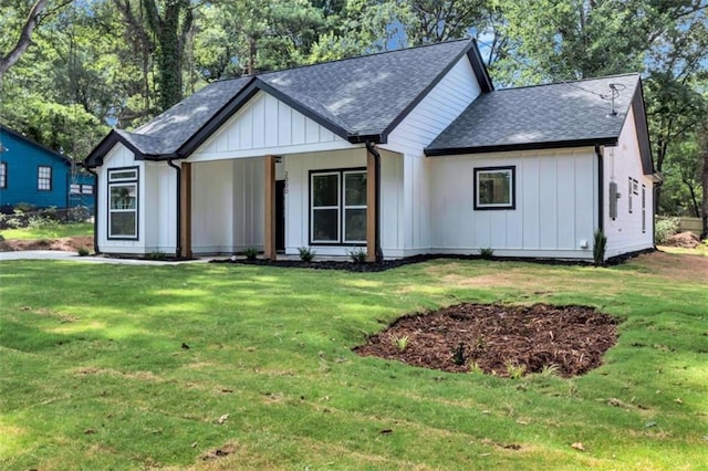 view of front of house with a front lawn