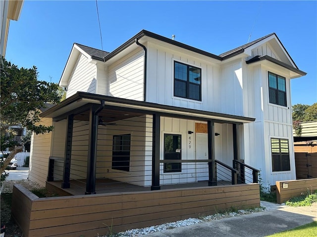 view of front facade featuring a porch