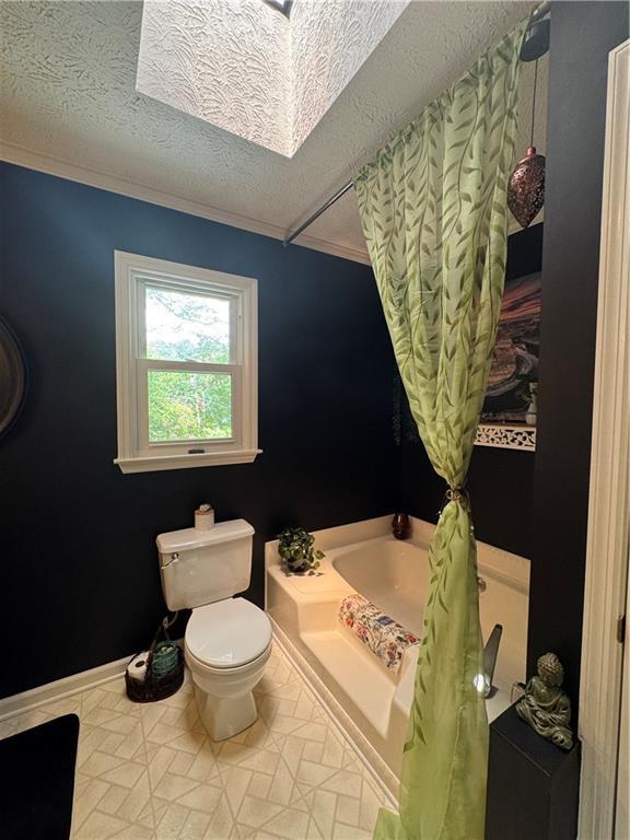 4114 Falcon Shores Ct NW, Acworth, GA 30101 - full bath with a garden tub, a textured ceiling, and ornamental molding