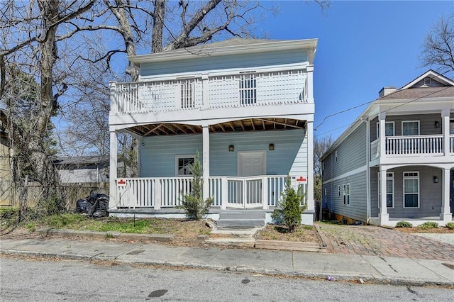 view of front of property featuring covered porch