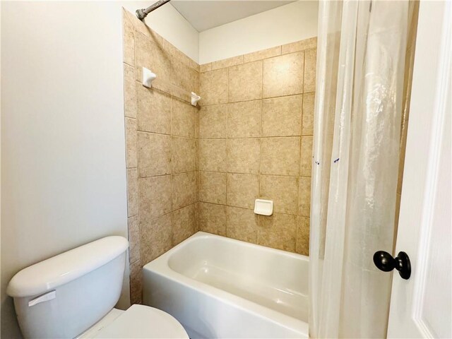 bathroom featuring toilet and shower / bath combo with shower curtain