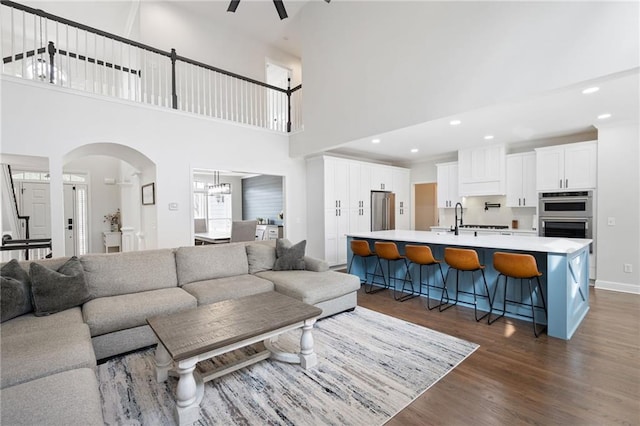 living room with recessed lighting, dark wood finished floors, baseboards, and ceiling fan