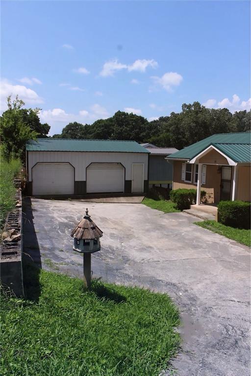 13 Travis Rd, Rossville, GA 30741 - view of front of home featuring an outbuilding and a detached garage
