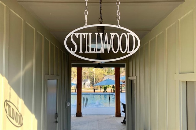 3317 Stillwood Ln, Hapeville, GA 30354 - interior details featuring a decorative wall