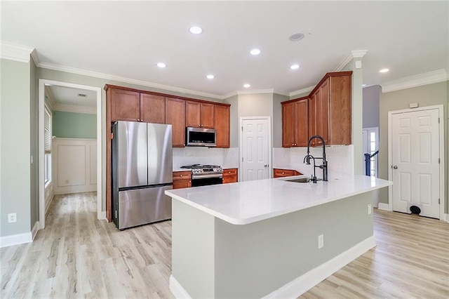 95 Jeffco Dr, Jefferson, GA 30549 - kitchen with appliances with stainless steel finishes, a sink, light wood-style floors, recessed lighting, and a peninsula