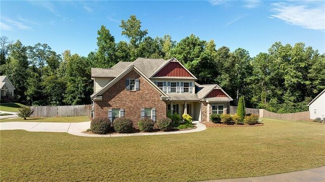 craftsman-style house featuring a front lawn