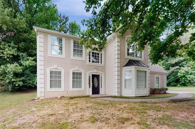 view of front facade with a front yard