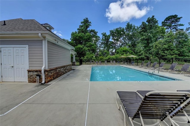 6867 Kate Ln, Flowery Branch, GA 30542 - community pool with a patio