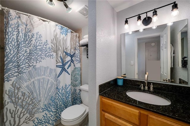 1445 Monroe Dr NE Unit C13, Atlanta, GA 30324 - bathroom with a textured wall, toilet, vanity, and a shower with curtain