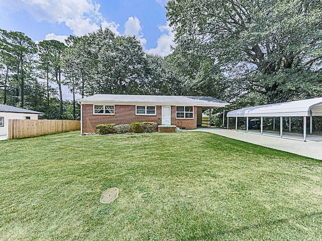 view of front of house featuring a carport and a front lawn