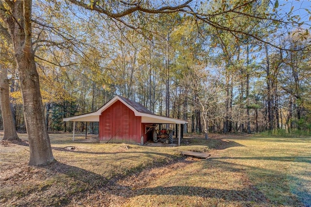 view of outbuilding featuring a yard