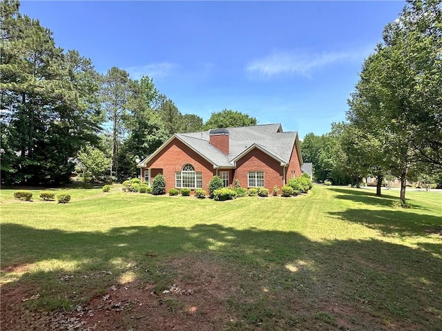 view of front of property featuring a front yard