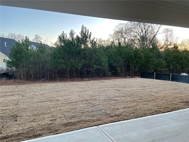 view of yard at dusk