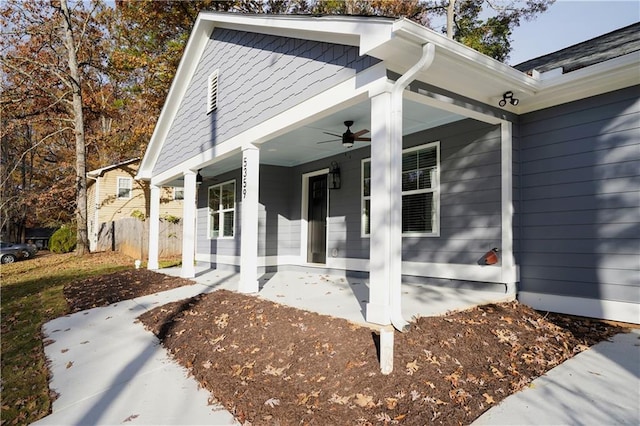 property entrance with ceiling fan and covered porch